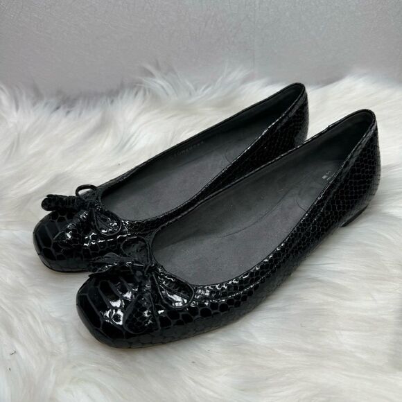 Stuart Weitzman Snakeskin Patent Leather Bow Tassel Flats 7.5 - Picture 1 of 9